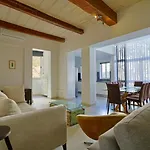 Spacious 3br With Private Garden T5 Apartman