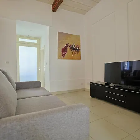 公寓 Spacious 3br With Private Garden T5 *