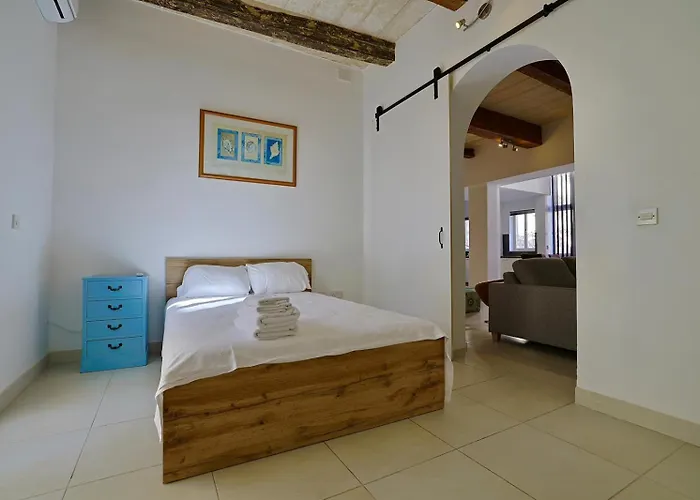 شقة Spacious 3br With Private Garden T5