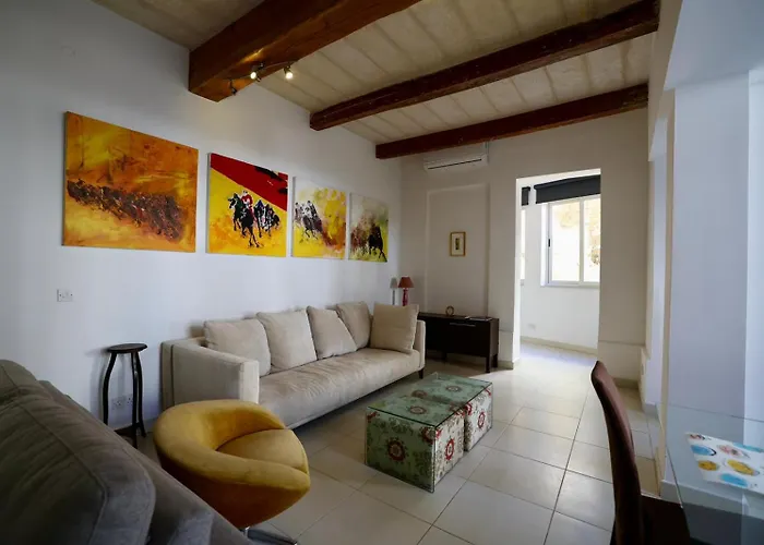 Spacious 3br With Private Garden T5 * سانت جوليان