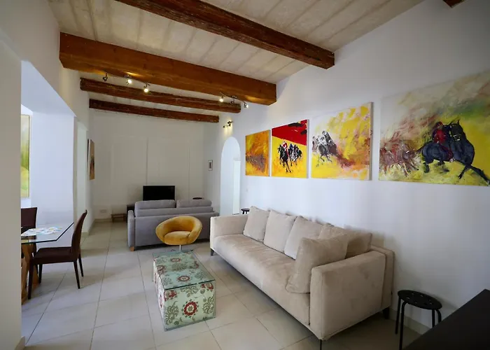 Spacious 3br With Private Garden T5 *