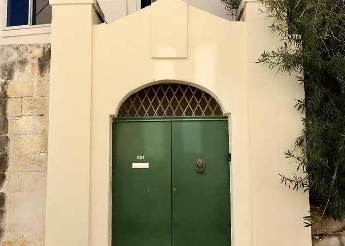 شقة Spacious 3br With Private Garden T5