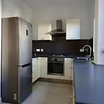 Spacious 3br With Private Garden T5 Apartament