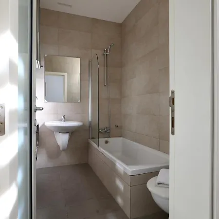 Spacious 3br With Private Garden T5