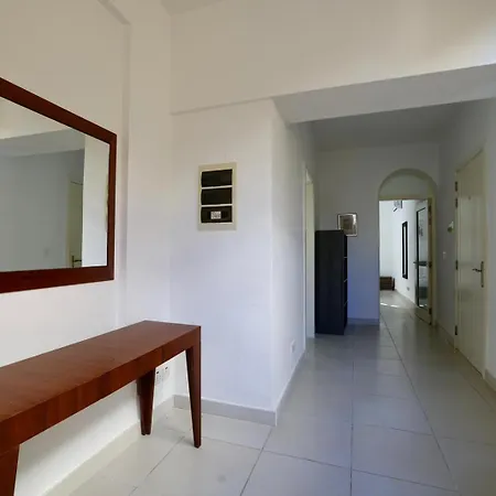 Apartman Spacious 3br With Private Garden T5