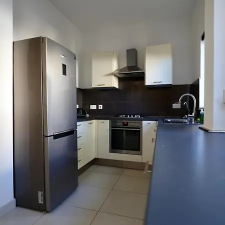 Apartman Spacious 3br With Private Garden T5