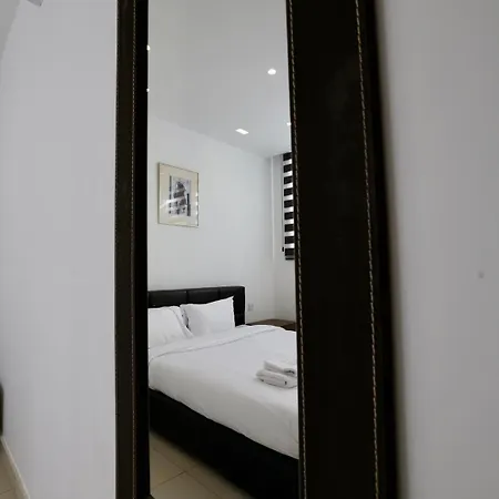 Spacious 3br With Private Garden T5 公寓
