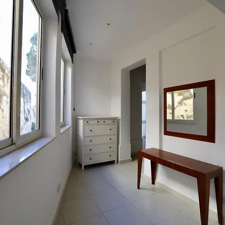 Apartamento Spacious 3br With Private Garden T5