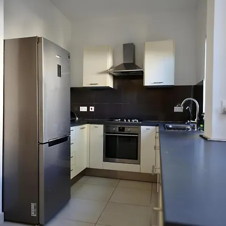 Spacious 3br With Private Garden T5 公寓