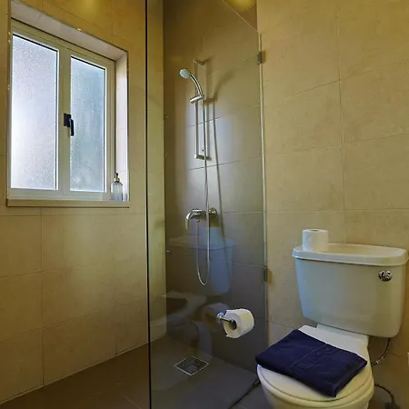 Apartamento Spacious 3br With Private Garden T5