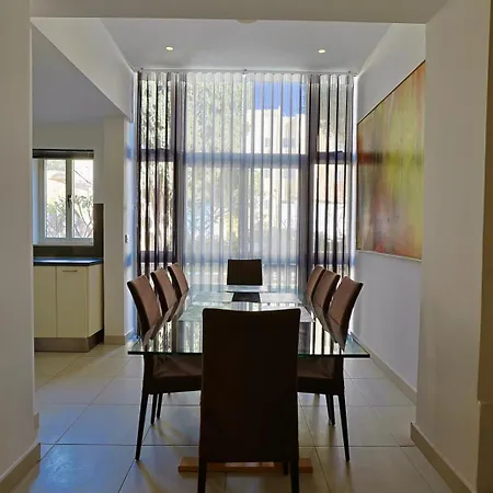 Apartamento Spacious 3br With Private Garden T5