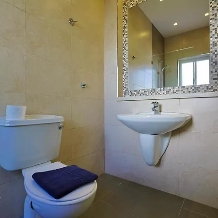 Spacious 3br With Private Garden T5 公寓