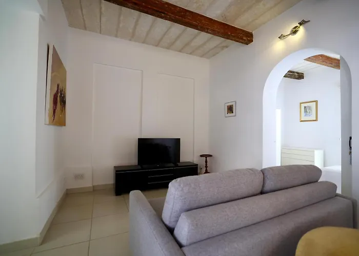 Spacious 3br With Private Garden T5 St. Julian's