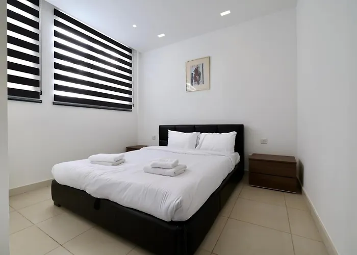 Spacious 3br With Private Garden T5 *