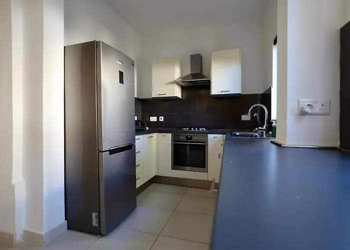 Apartment Spacious 3br With Private Garden T5