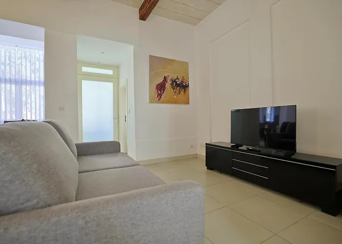 Apartment Spacious 3br With Private Garden T5 *