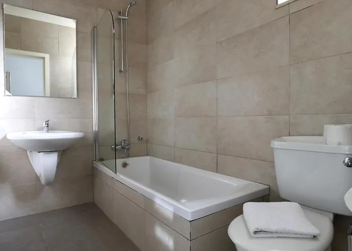 Spacious 3br With Private Garden T5 San Ġiljan