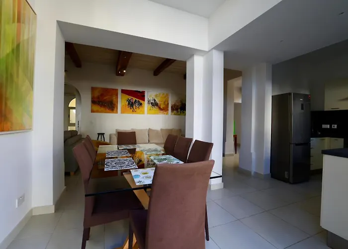 Spacious 3br With Private Garden T5 San Ġiljan