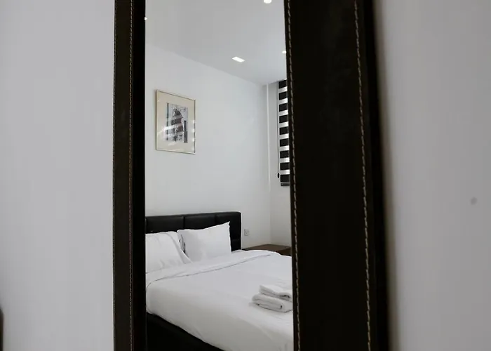 Spacious 3br With Private Garden T5 Apartman