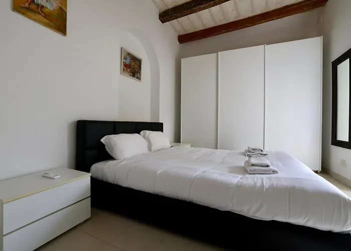 Spacious 3br With Private Garden T5 * St. Julian's