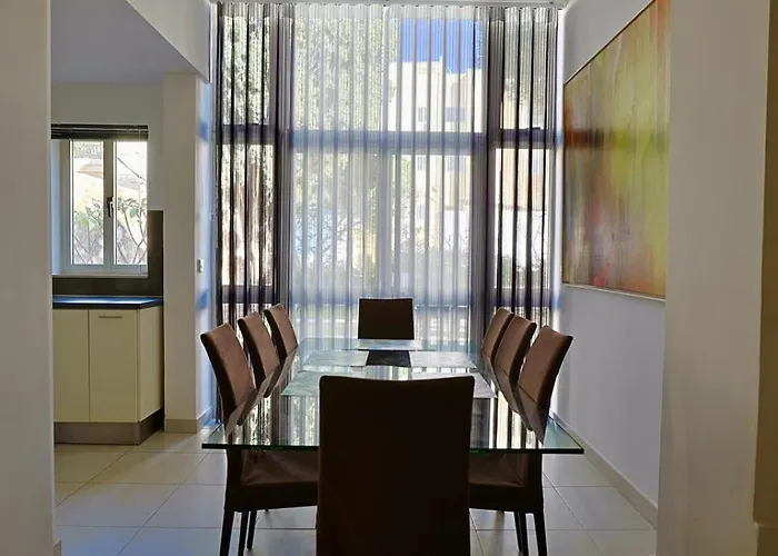 Apartamento Spacious 3br With Private Garden T5