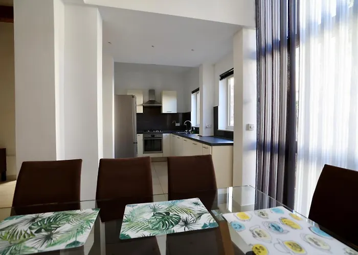 Spacious 3br With Private Garden T5 Apartman San Ġiljan