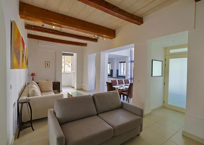 Apartman Spacious 3br With Private Garden T5 *