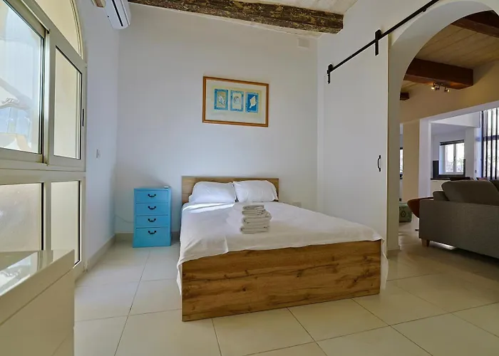 Spacious 3br With Private Garden T5 Apartman