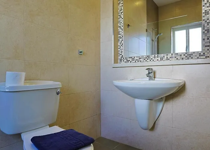 Spacious 3br With Private Garden T5 Apartamento