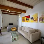 Spacious 3br With Private Garden T5 *